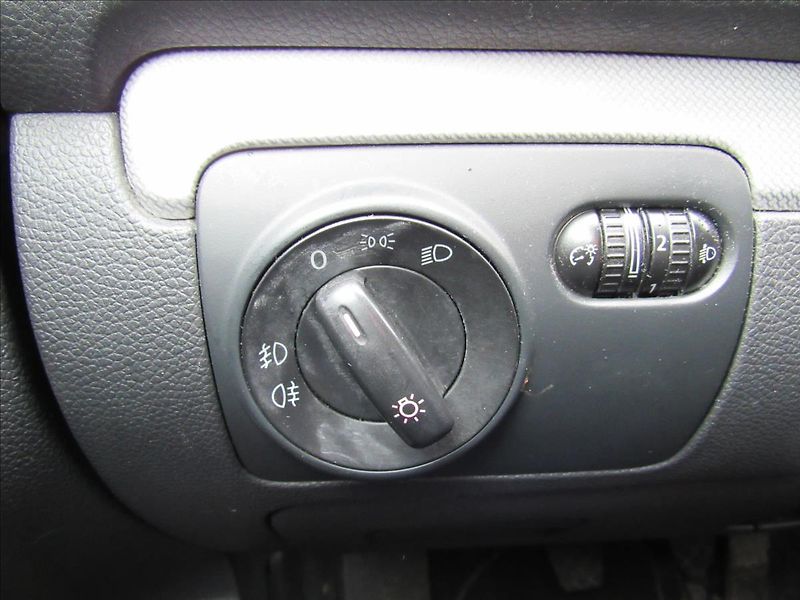 Volkswagen Golf 1,2 TSI 77kW Variant BlueMotio - fotka 25 z 29