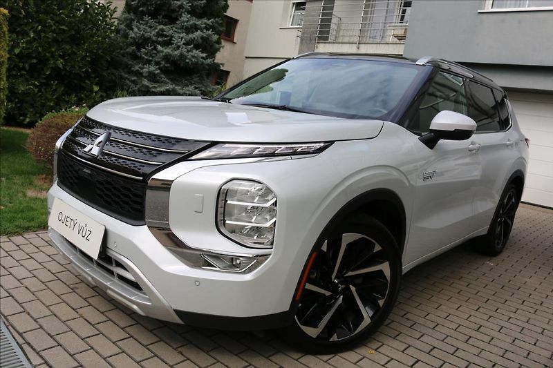 Mitsubishi Outlander 2,4 PHEV, 7míst, Tažné - fotka 1 z 56