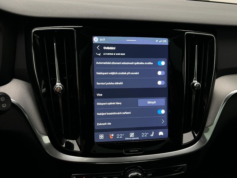 Volvo V60 B4 PLUS DARK AUT 1.maj. - fotka 42 z 47