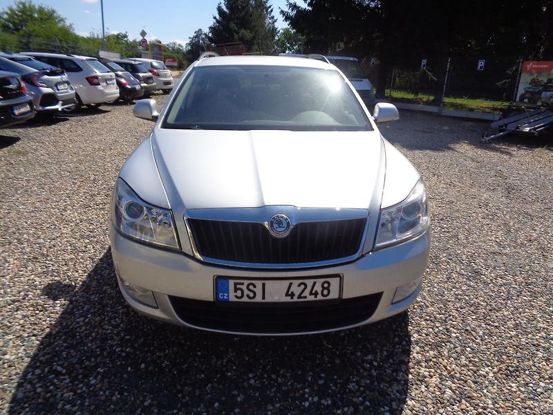 Škoda Octavia 1,6 MPI - fotka 2 z 16