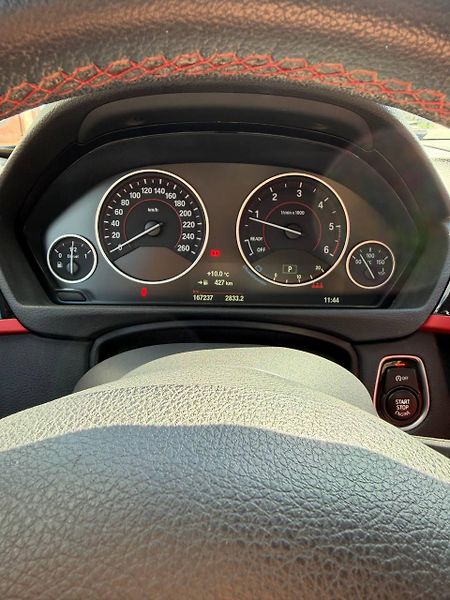 BMW Řada 3 (2015) 320d xDrive F30 - fotka 11 z 13