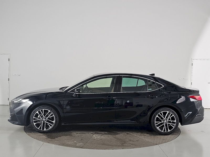 Toyota Camry (2025) 2.5 HEV 230k PRESTIGE - fotka 3 z 32