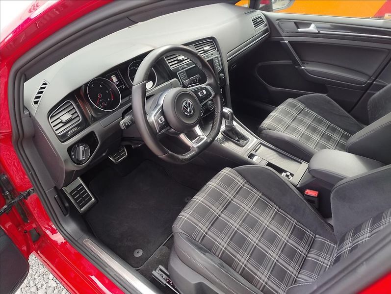 Volkswagen Golf 2,0 TDI GTD  DSG Panorama - fotka 13 z 24
