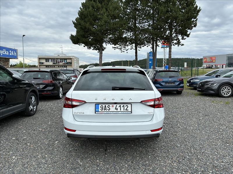 Škoda Superb 2,0 STYLE 4X4 TAŽNÉ,KAMERA - fotka 5 z 31