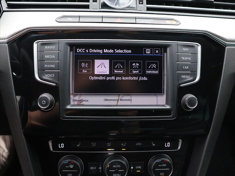 Volkswagen Passat 2,0 TDI 140kW DSG R-line CZ - fotka 18 z 27