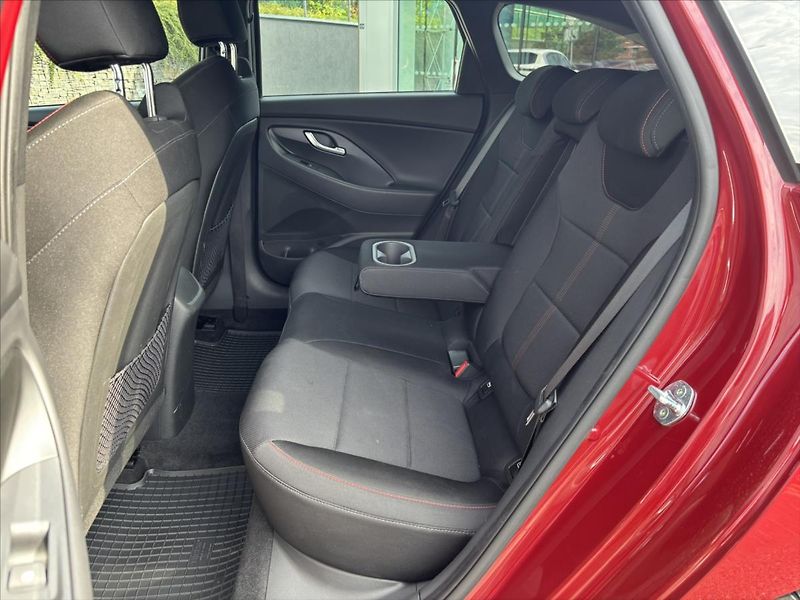 Hyundai i30 1,5 TGDi N-Line TOP STAV TAŽNÉ - fotka 12 z 47
