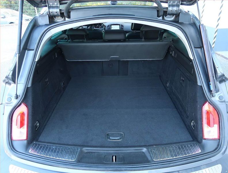 Opel Insignia (2010) 2.0 CDTI, Tažné, jezdí dobře - fotka 13 z 20