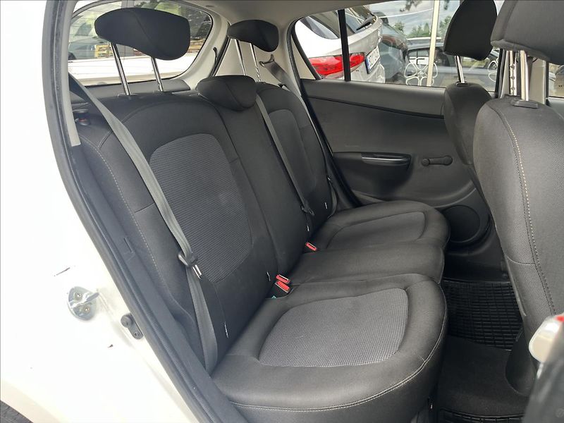 Hyundai i20 1,2 i  Family Space - fotka 15 z 21