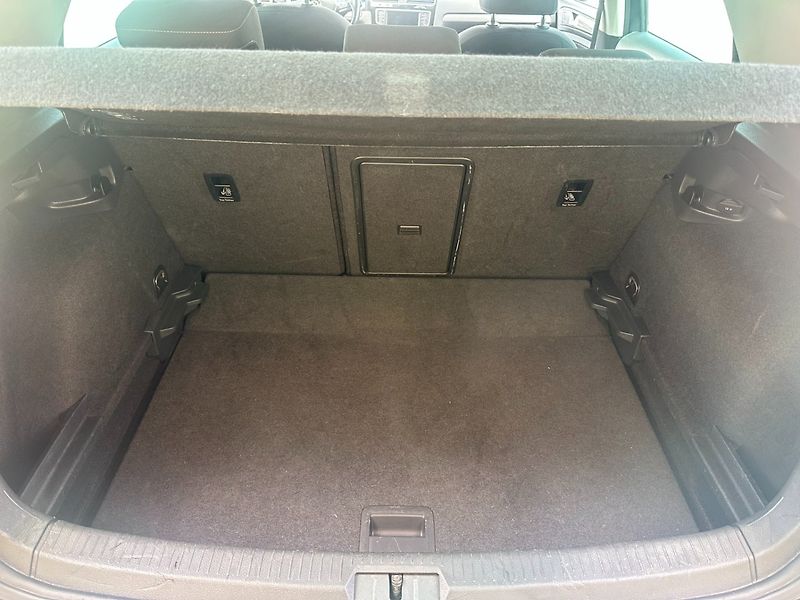 Volkswagen Golf 1.2TSi 63kW/Tempomat/Výhřev - fotka 15 z 23