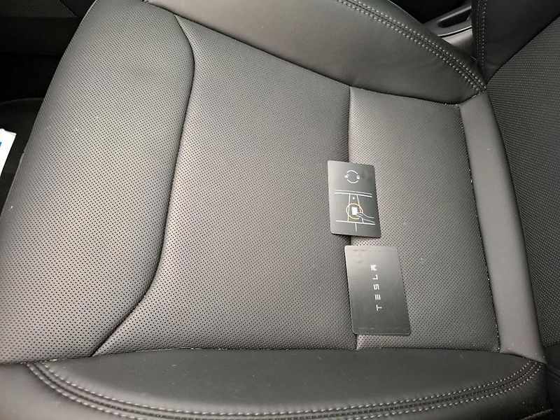 Tesla Model Y RWD 220kw  - fotka 11 z 11