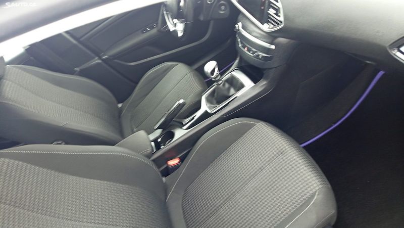Peugeot 308 (2018) - fotka 21 z 36