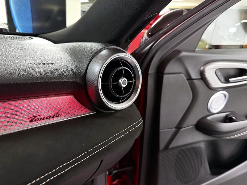 Alfa Romeo Tonale (2026) 1.5 T Ibrida 175k AT7 SPORT SP - fotka 21 z 21