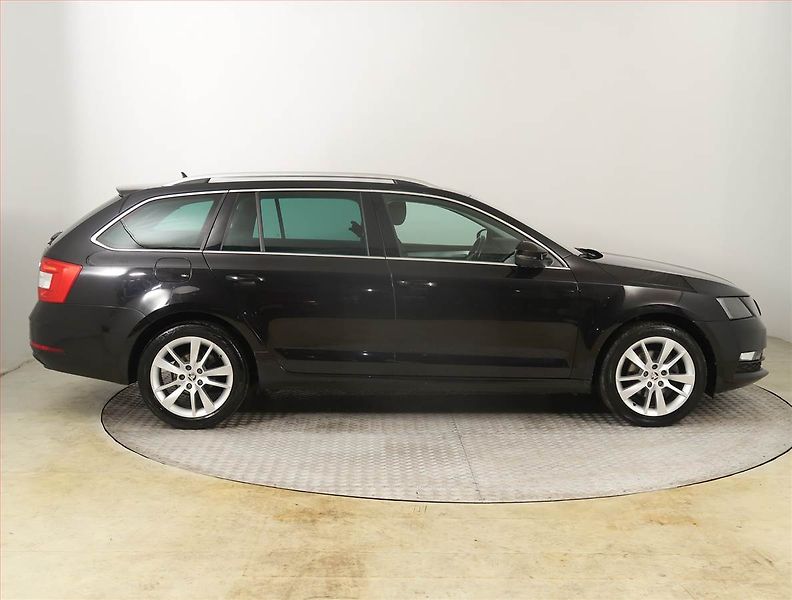 Škoda Octavia (2020) 1.5 TSI, Automat, Kůže, Navi - fotka 6 z 21