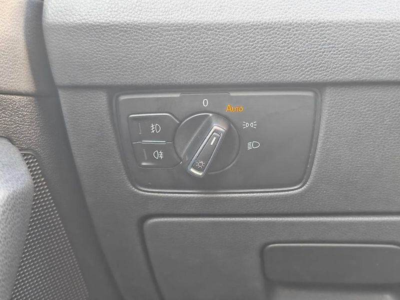 Volkswagen Passat Elegance 6G 2,0TDi - fotka 19 z 23