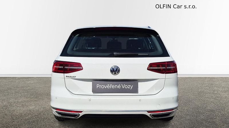 Volkswagen Passat 2.0 TDI 110kw R-Line - fotka 8 z 26
