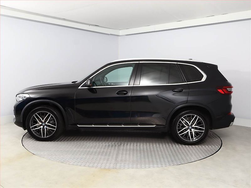 BMW X5 (2021) xDrive30d - fotka 3 z 18