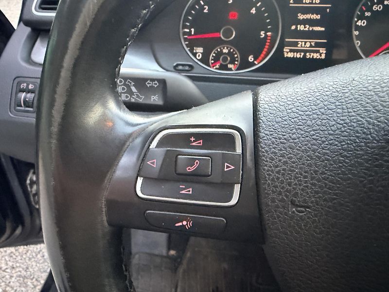 Volkswagen Passat 1.6TDI 77KW - fotka 11 z 36