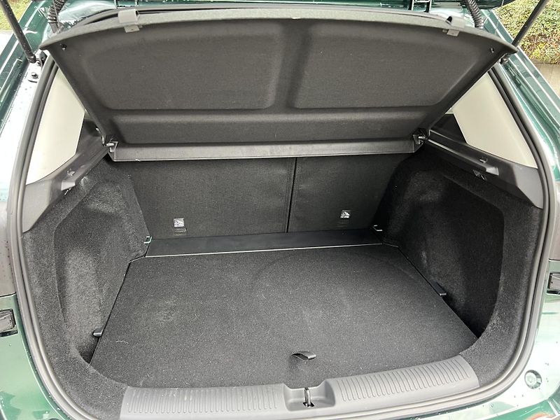 MG ZS 1.5 HYBRID+ 145 kW 10.000KM - fotka 13 z 20