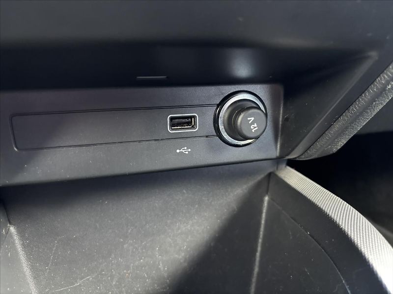 Škoda Fabia 1,0 TSi Style FULL LED CARPLAY - fotka 27 z 39