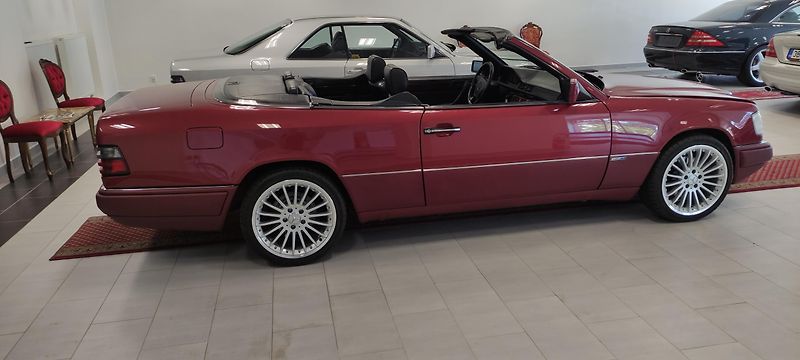 Mercedes-Benz 124 (1994) Cabriolet 300 CE-24 - fotka 7 z 24