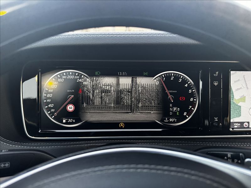 Mercedes-Benz Třídy S 500 L 4Matic AMG - fotka 26 z 28