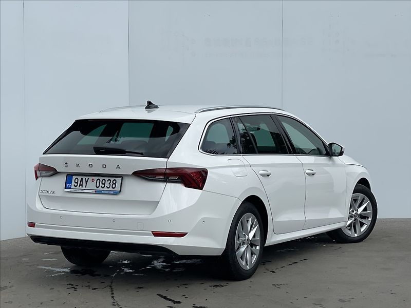 Škoda Octavia 2,0 TDI DSG Style Plus TAŽNÉ - fotka 3 z 24