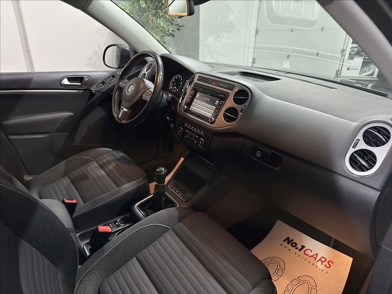 Volkswagen Tiguan 1,4   TSI 90KW CUP VÝHŘEV TOP - fotka 19 z 36