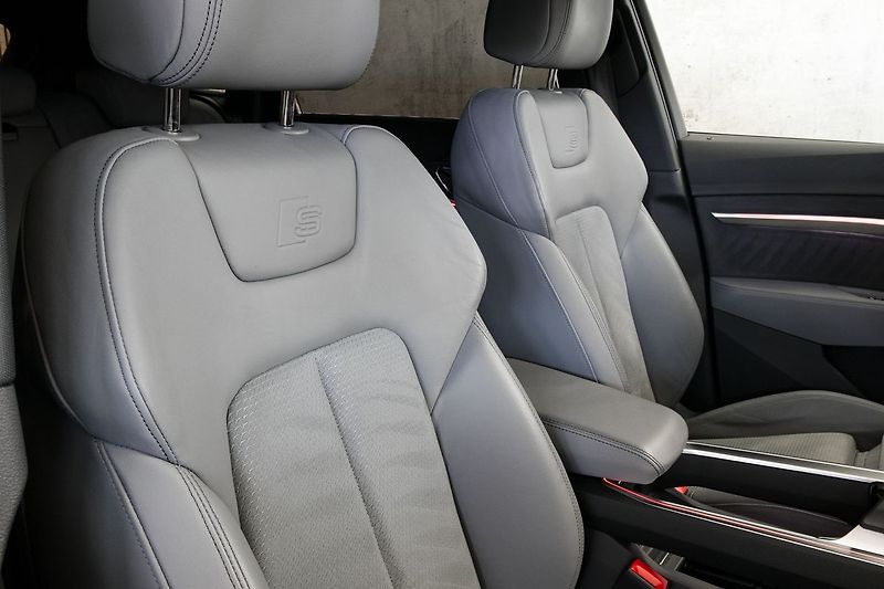 Audi e-tron 55 300kW Matrix Kessy Tažné - fotka 18 z 46