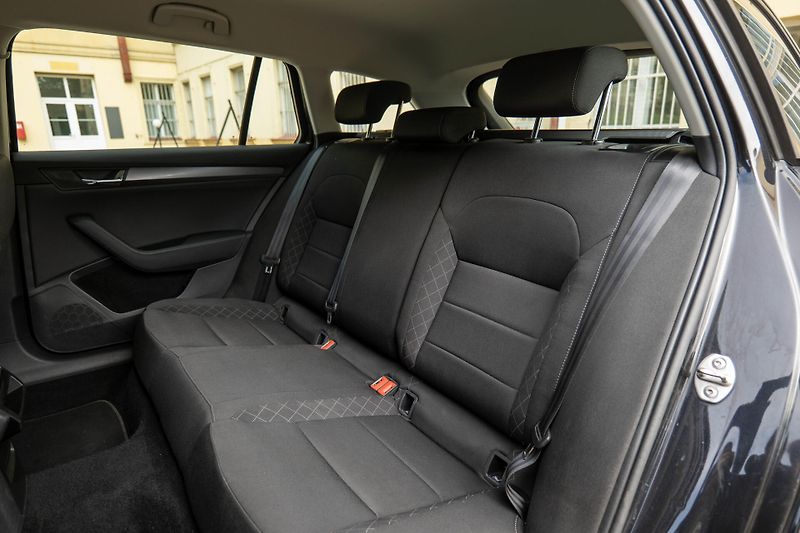 Škoda Superb 1.4 TSI DAB 19 Tažné - fotka 19 z 35