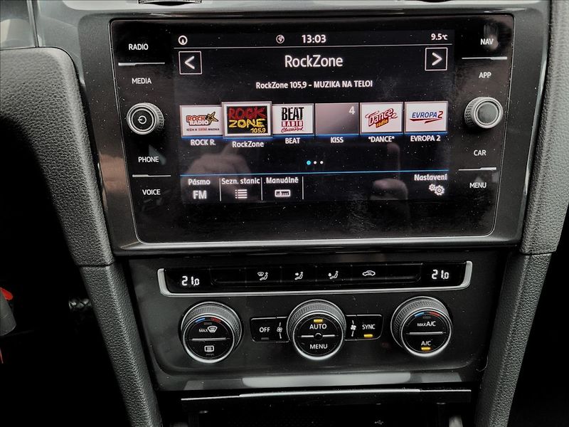 Volkswagen Golf 1,0 TSI,navi,digiklima,acc,alu - fotka 26 z 49