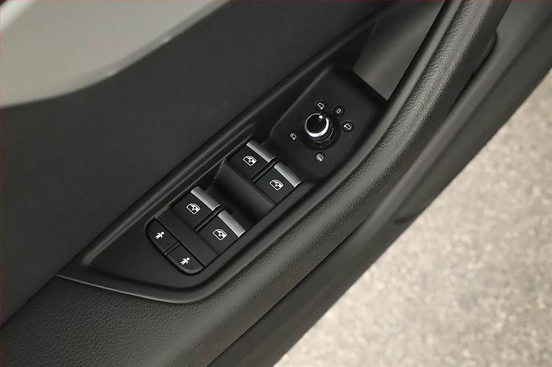 Audi A4 (2018) 35 TDI, Automat, Kůže, Navi - fotka 16 z 21
