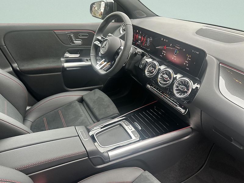 Mercedes-Benz GLA (2025) 35 AMG - fotka 12 z 15