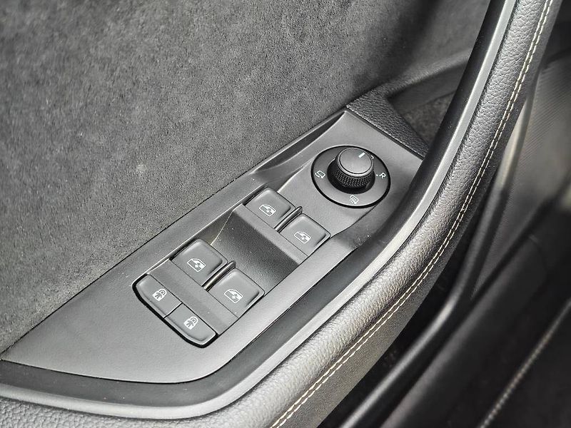 Škoda Superb SportLine 7DSG 2,0TDI - fotka 23 z 27