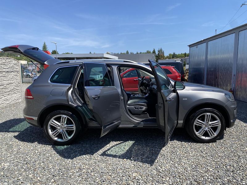 Volkswagen Touareg 3.0TDi 4x4 FL 2017 ELEGANCE 1A - fotka 140 z 176