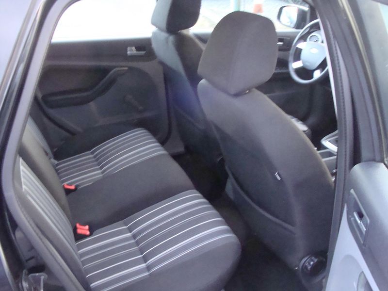 Ford Focus 1.6i - fotka 17 z 25