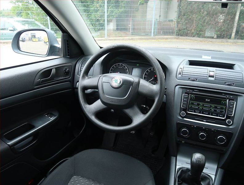 Škoda Octavia (2012) 1.6 TDI, Serv.kniha, po STK - fotka 7 z 15