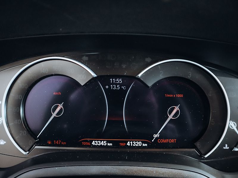 BMW Řada 3 320d Touring xDrive - fotka 17 z 26
