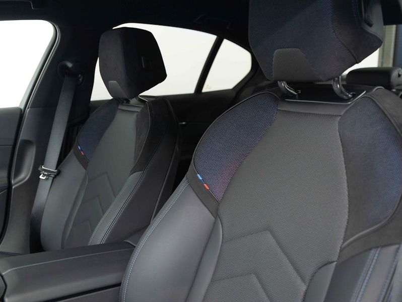 BMW i5 eDrive40 - fotka 19 z 22