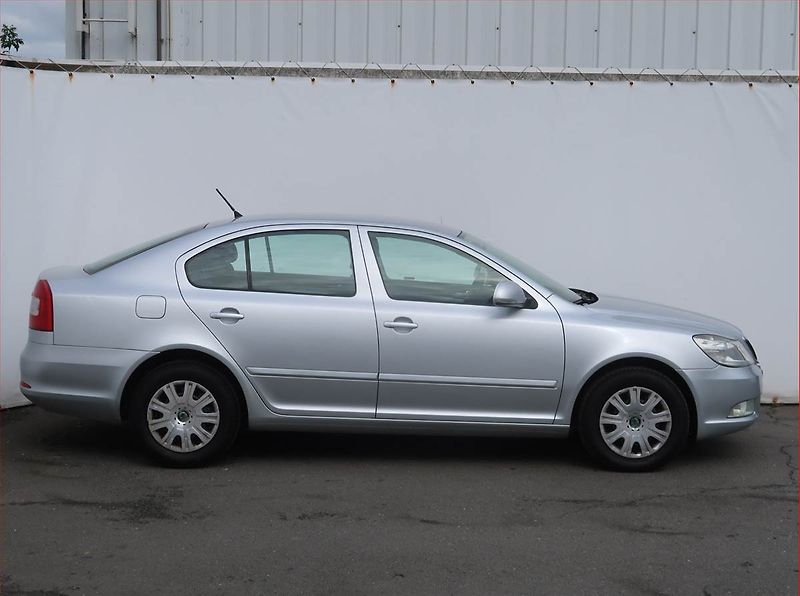 Škoda Octavia (2010) Ambiente 1.6 TDI, Serv.kniha - fotka 6 z 15