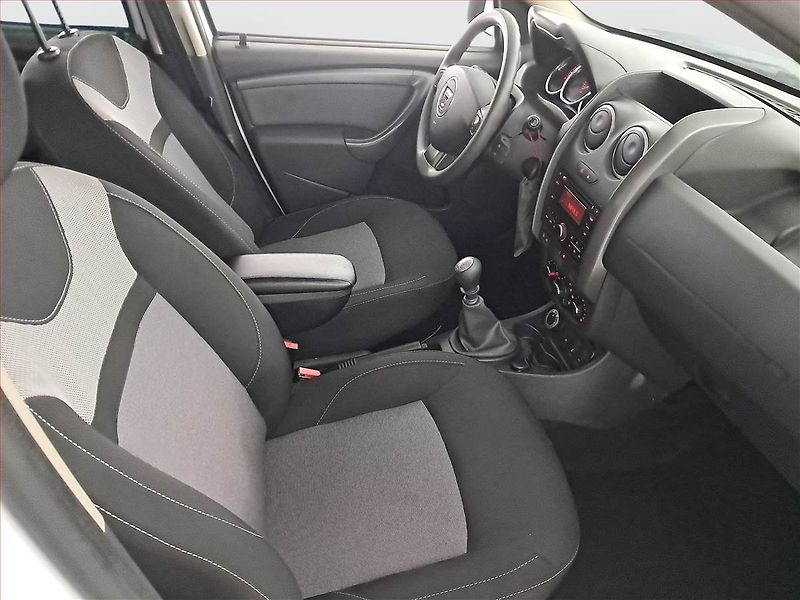 Dacia Duster (2015) 1.6 SCe, 4X4, Tempomat - fotka 9 z 17