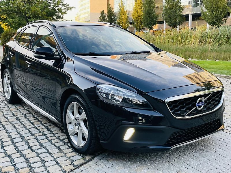 Volvo V40 2.0D3 MANUÁL CROSS SERVISKA  - fotka 10 z 43