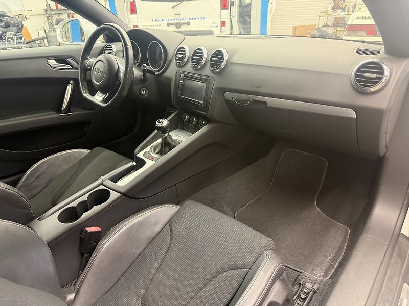 Audi TT S-line 1.8 TFSI 118 kW - fotka 16 z 19