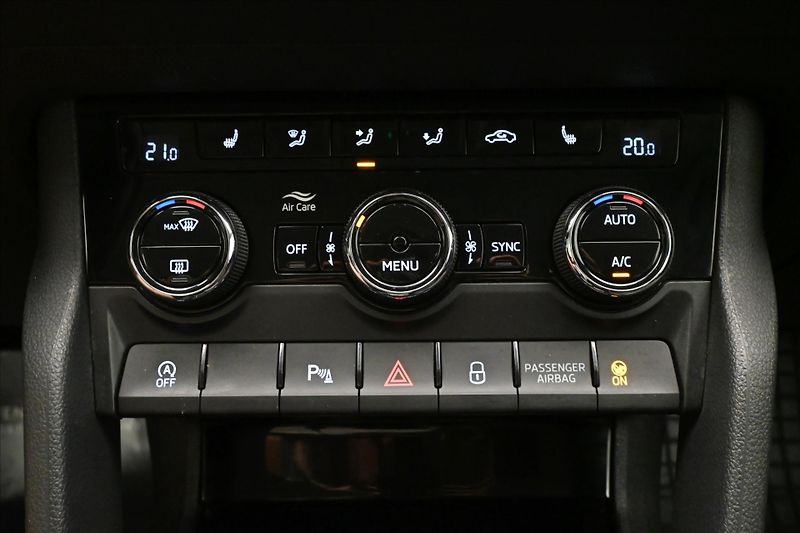 Škoda Karoq 2,0 TDI 110 kW 4x4 DSG Style Z - fotka 20 z 30