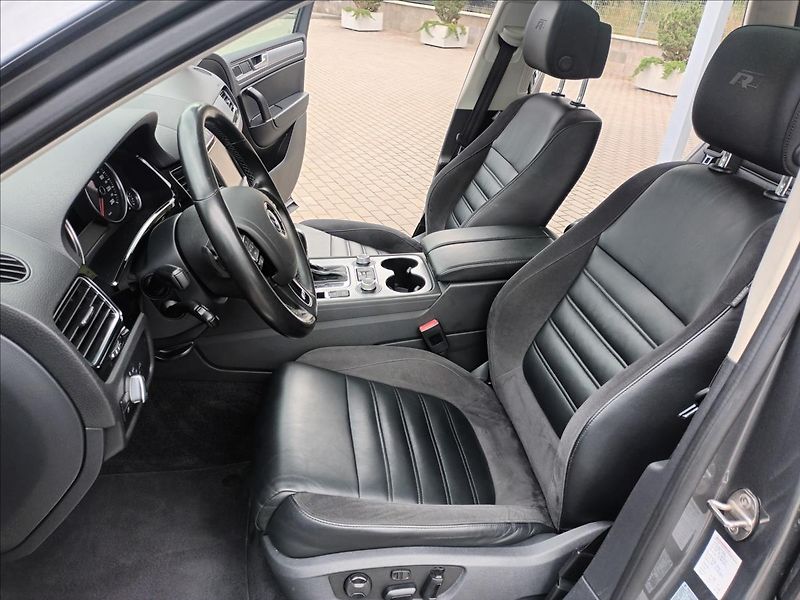 Volkswagen Touareg 3,0 TDI 193Kw,R-Line,ČR,TAŽNÉ, - fotka 13 z 50