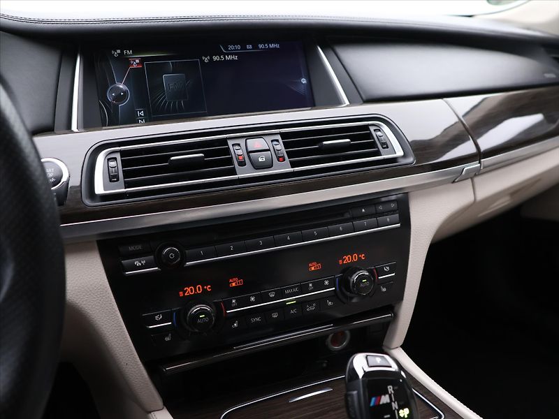 BMW Řada 7 3,0 730d 190kW xDrive - fotka 21 z 34