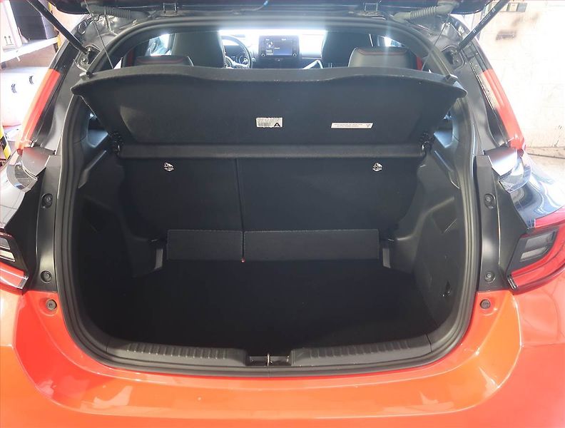 Toyota Yaris (2020) 1.5 VVT-i Hybrid - fotka 14 z 20