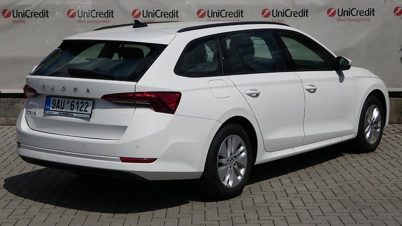 Škoda Octavia 2,0 TDI Ambition - fotka 3 z 23