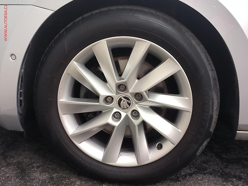 Škoda Superb (2015) 2.0 TDi, Style, DSG, bixen - fotka 24 z 25