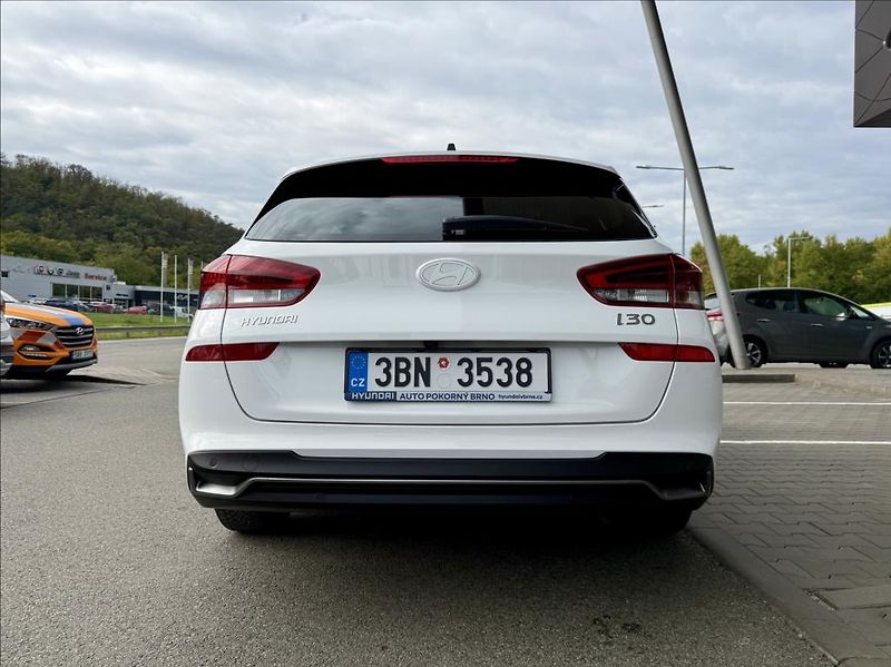Hyundai i30 1,5 i  FL WG Style - fotka 6 z 24
