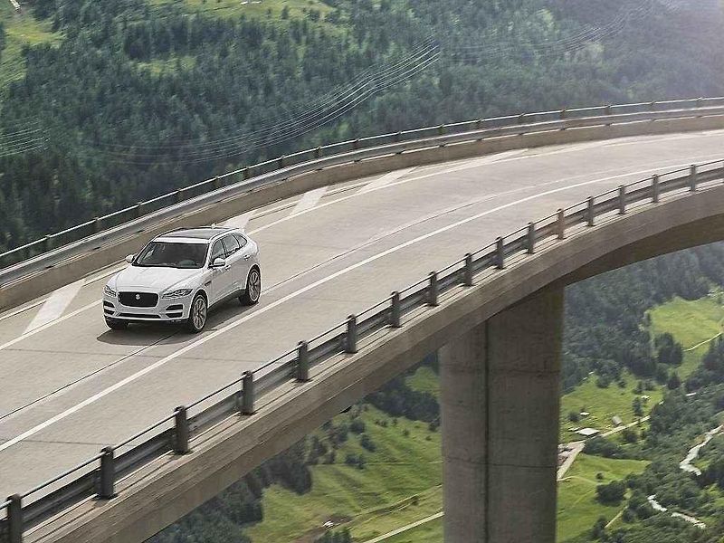 Jaguar F-Pace.